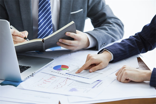 培养战略领导力，推动企业战略转型和升级