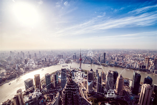 供应链管理中，如何确保供应链透明度与安全性？