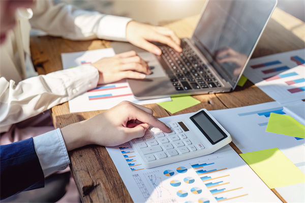 榴莲价格暴跌50%，有人买了50箱，预算管理怎么看？